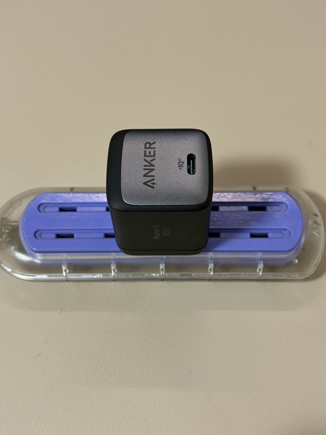 Anker Nano II 45Wを電源タップに挿した状態