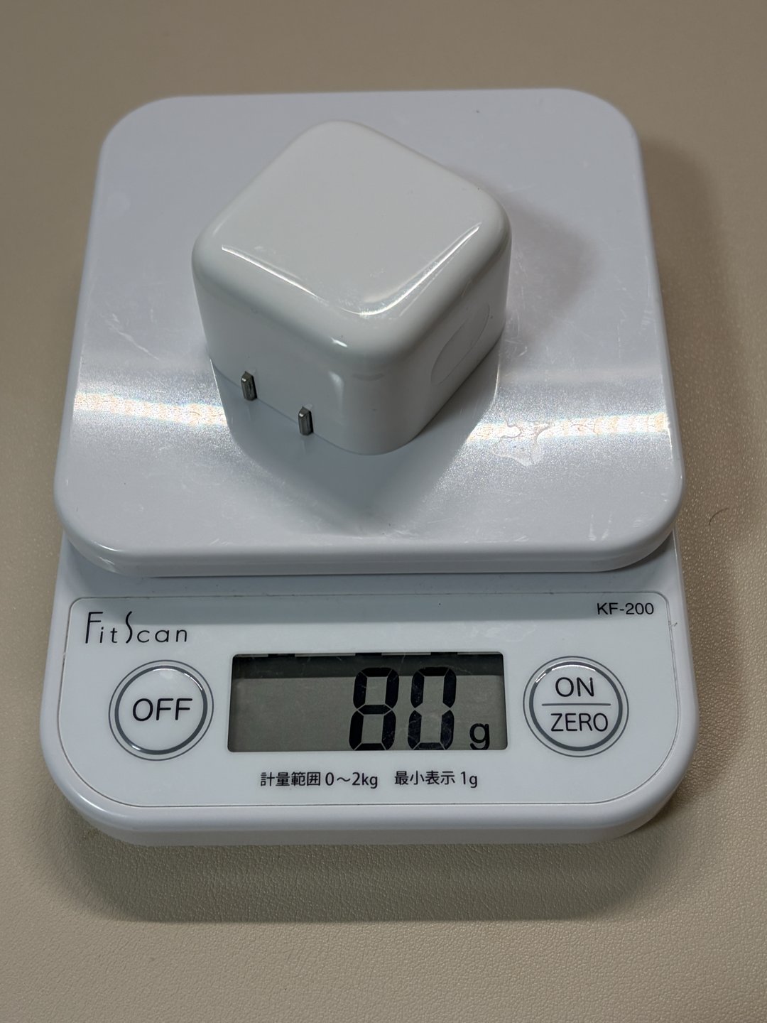 Apple 40Wダイナミック電源アダプタの重さを計測(80g)