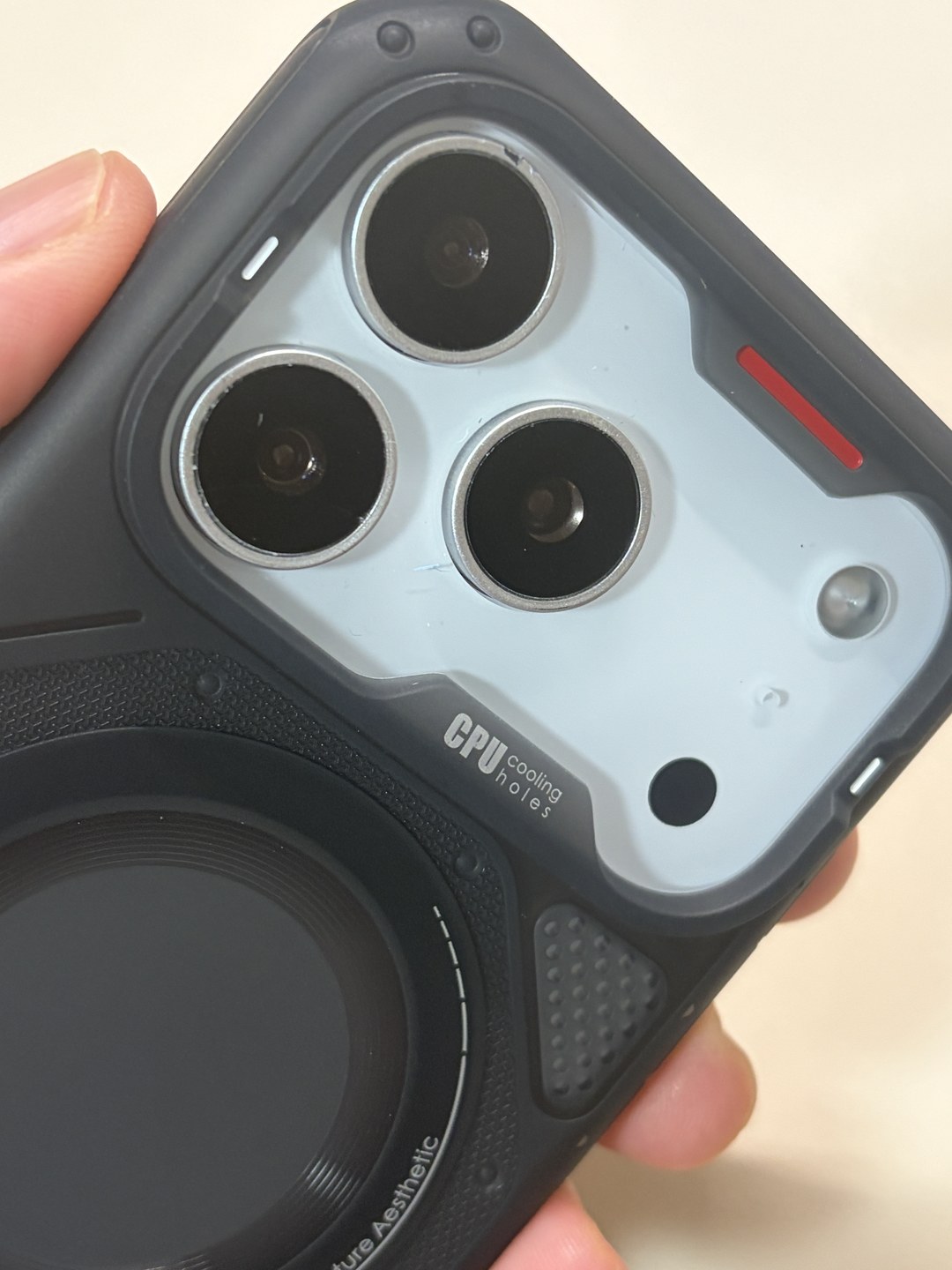 Aulumu A17 半透明タフケース装着時のカメラ周りとレンズの段差