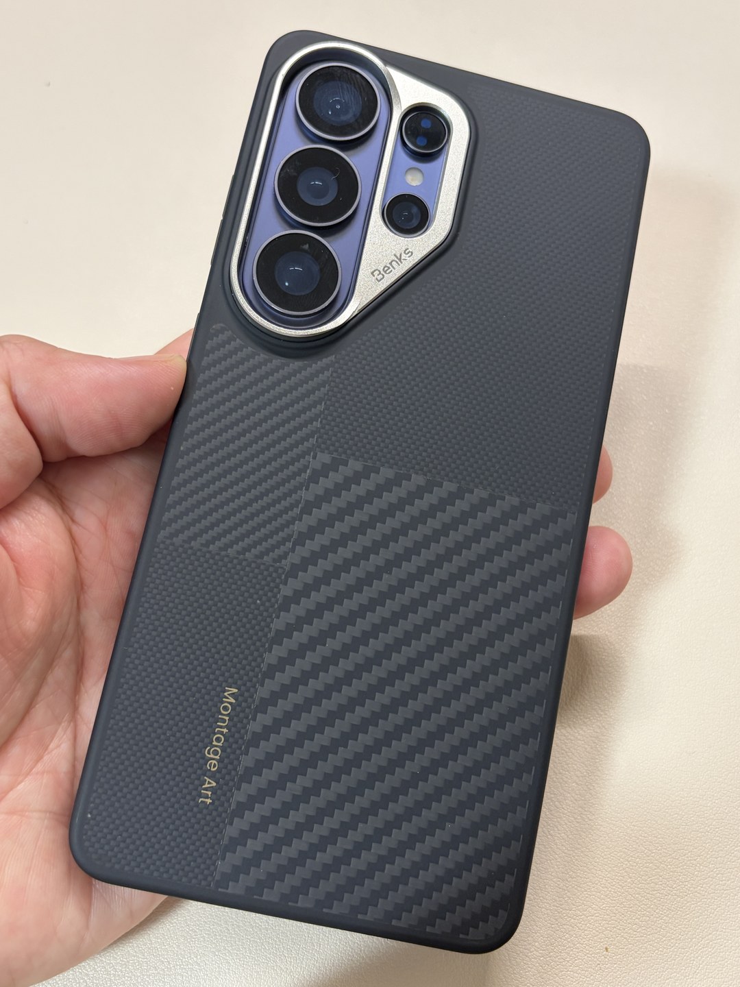 Galaxy S26 UltraにBENKS ArmorPro Montageケースを装着した背面全体