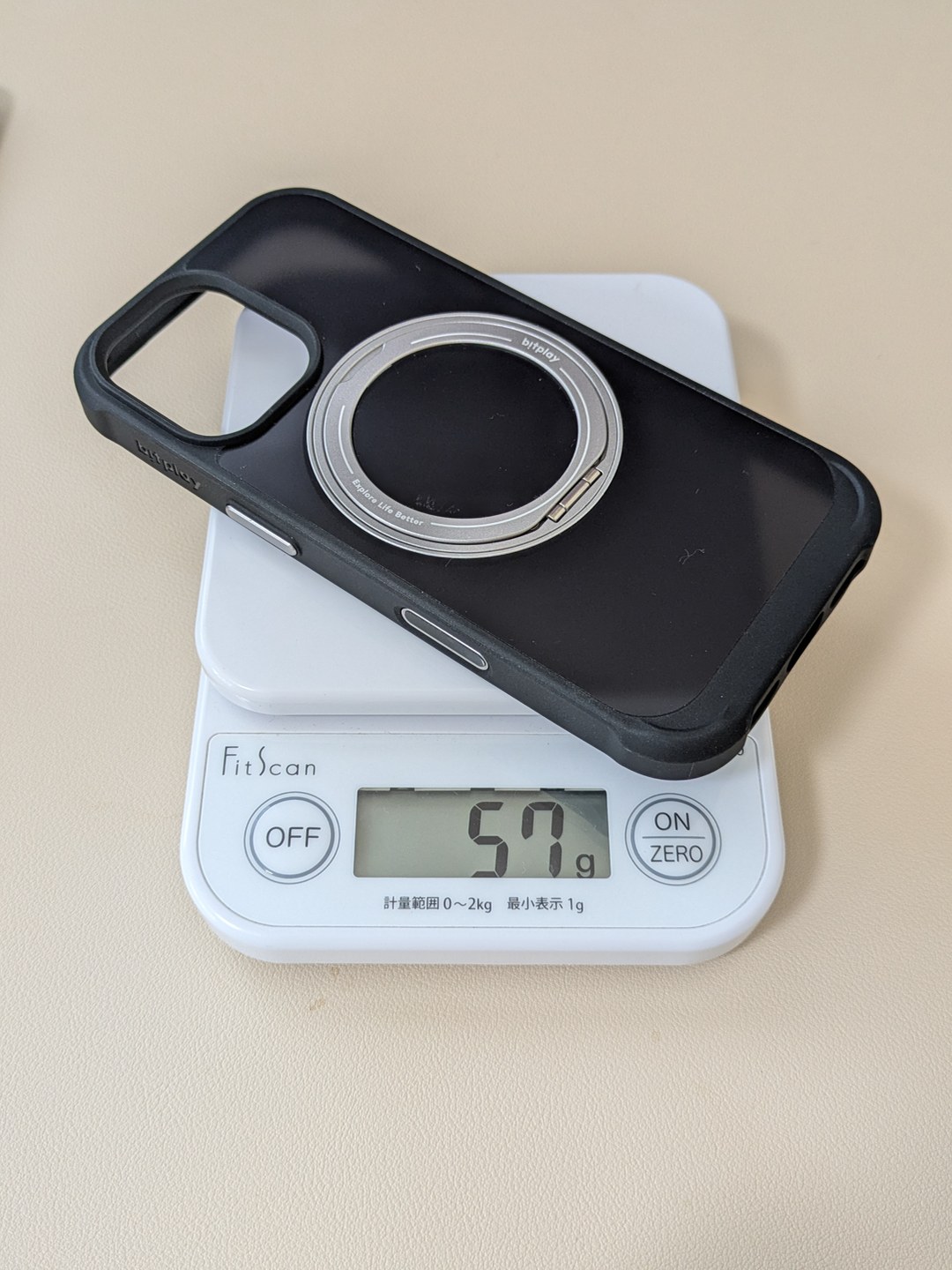 bitplay Wander Case リングスタンド付き(iPhone 17用・黒)をキッチンスケールで計量