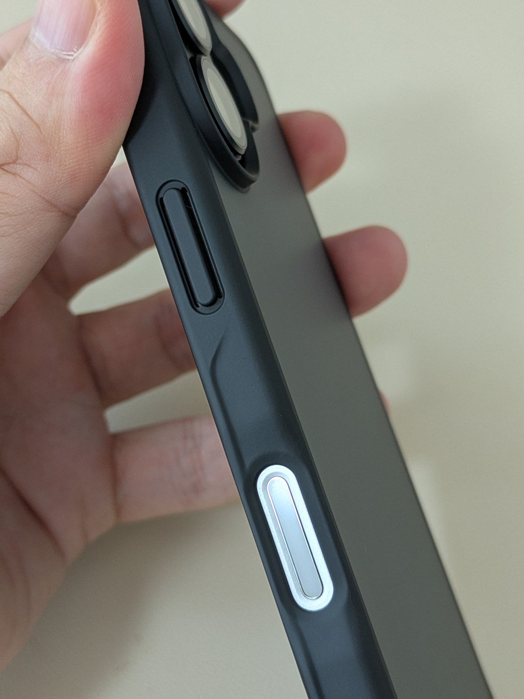 CASEKOO iPhone 17用マットケース(黒)