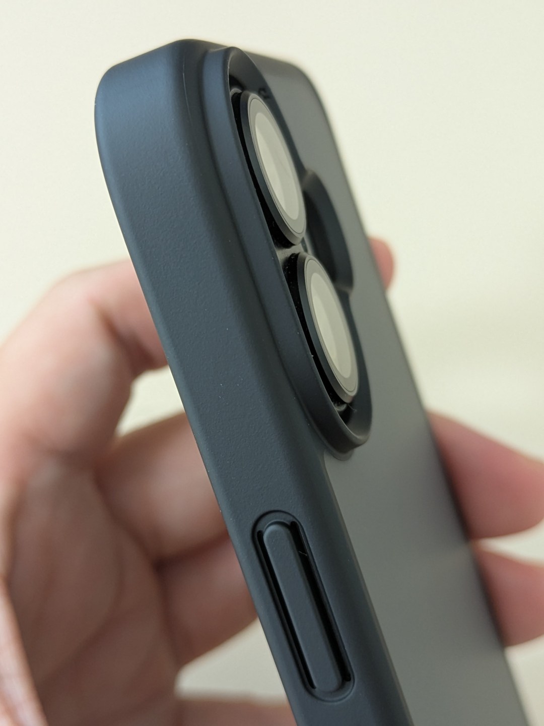 CASEKOO iPhone 17用マットケース(黒)