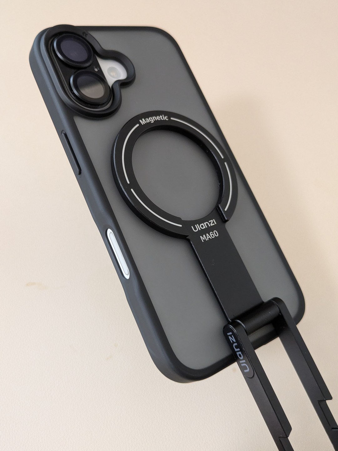 CASEKOO iPhone 17用マットケース(黒)