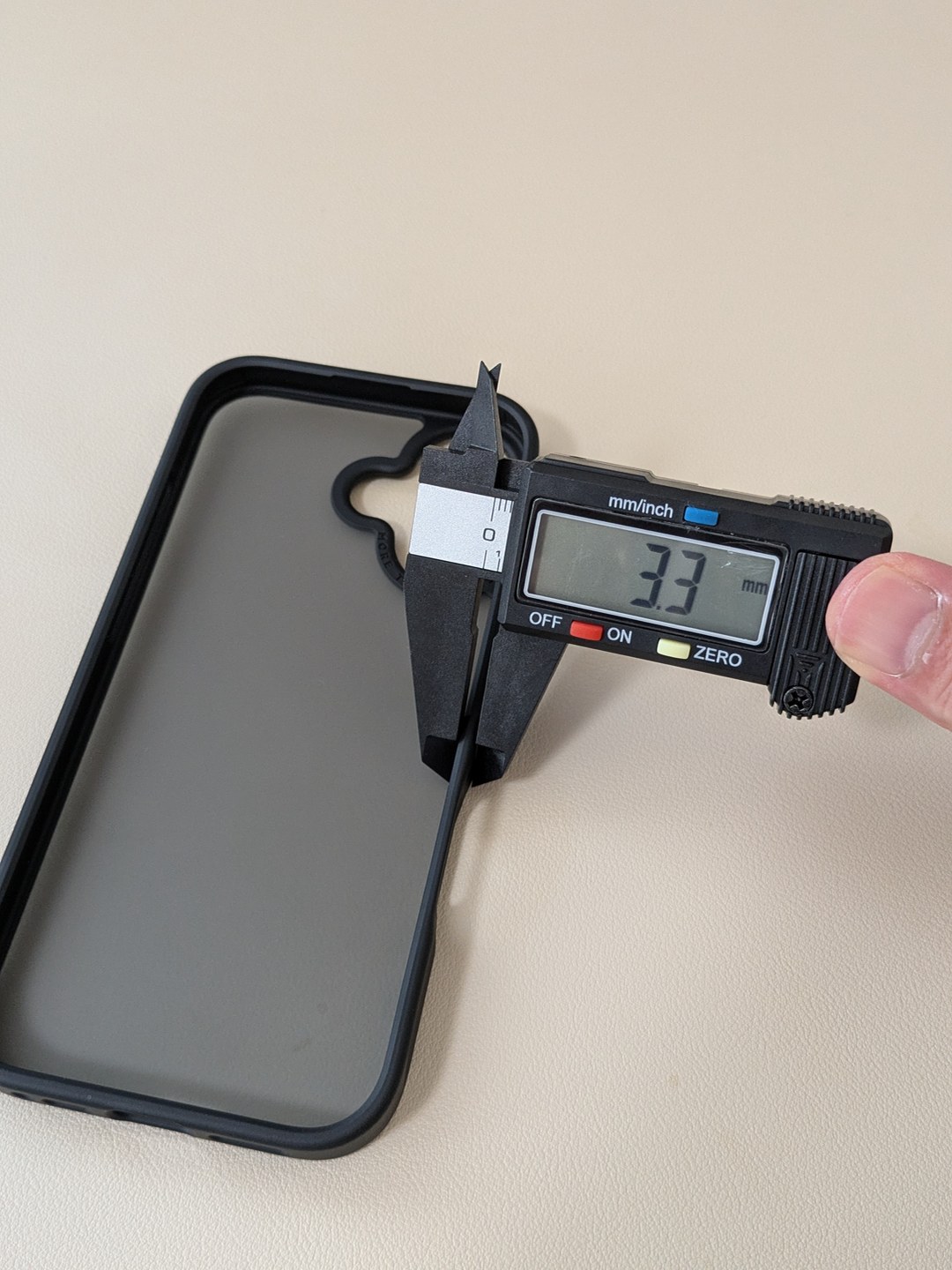 CASEKOO iPhone 17用マットケース(黒)