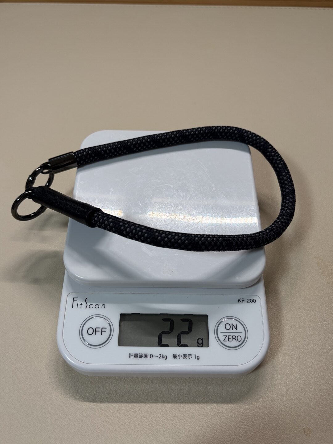 CASEKOO LINKOO付属のハンドストラップをキッチンスケールで計量、22g