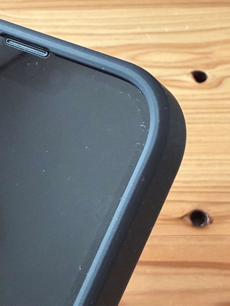 CASEKOOのiPhone17e対応マットケースの角