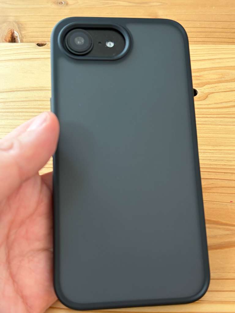 CASEKOOのiPhone17e対応マットケースの背面デザイン