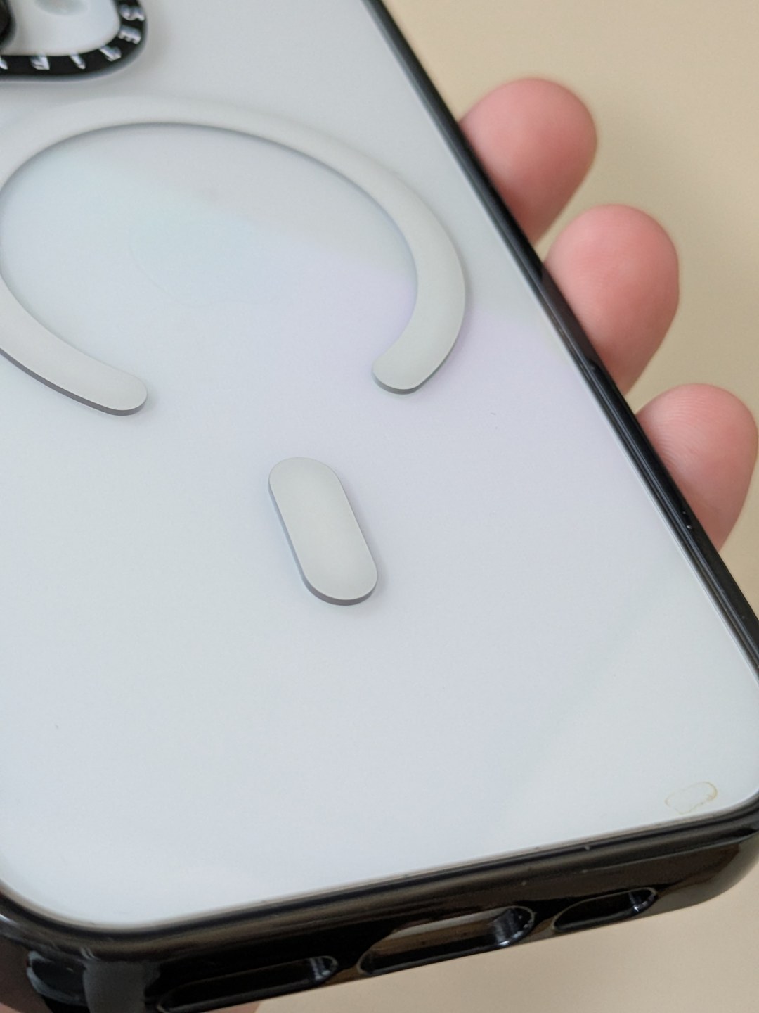 約1年使用したCASETiFYケースの内側。MagSafeリング周り