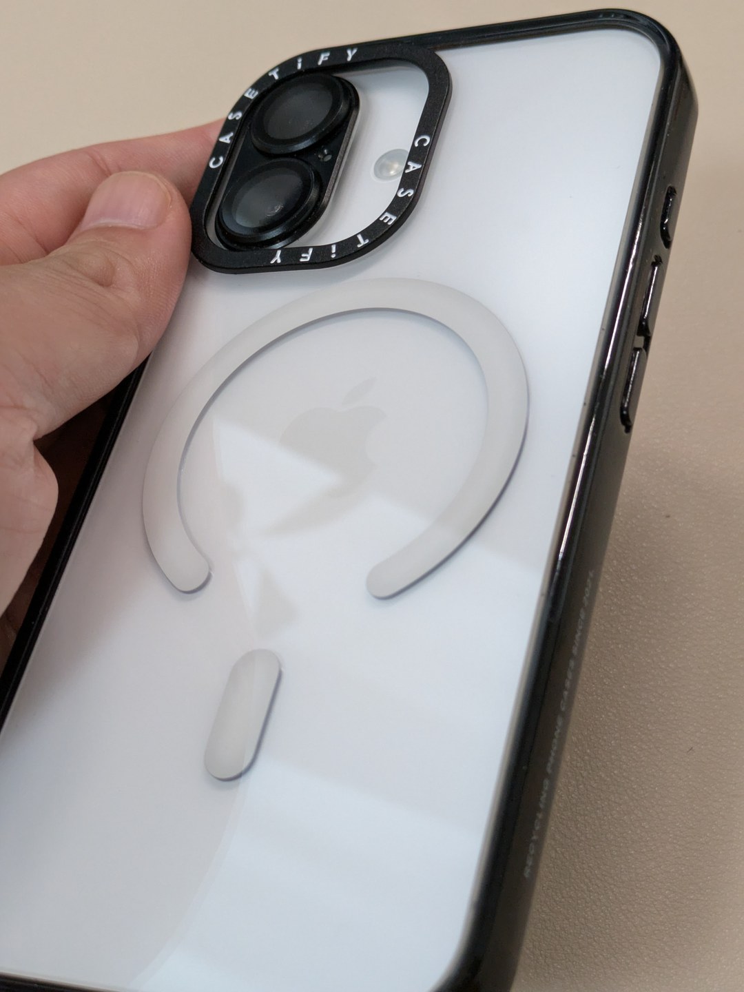 iPhone 17にCASETiFY インパクトケースを装着した背面全体
