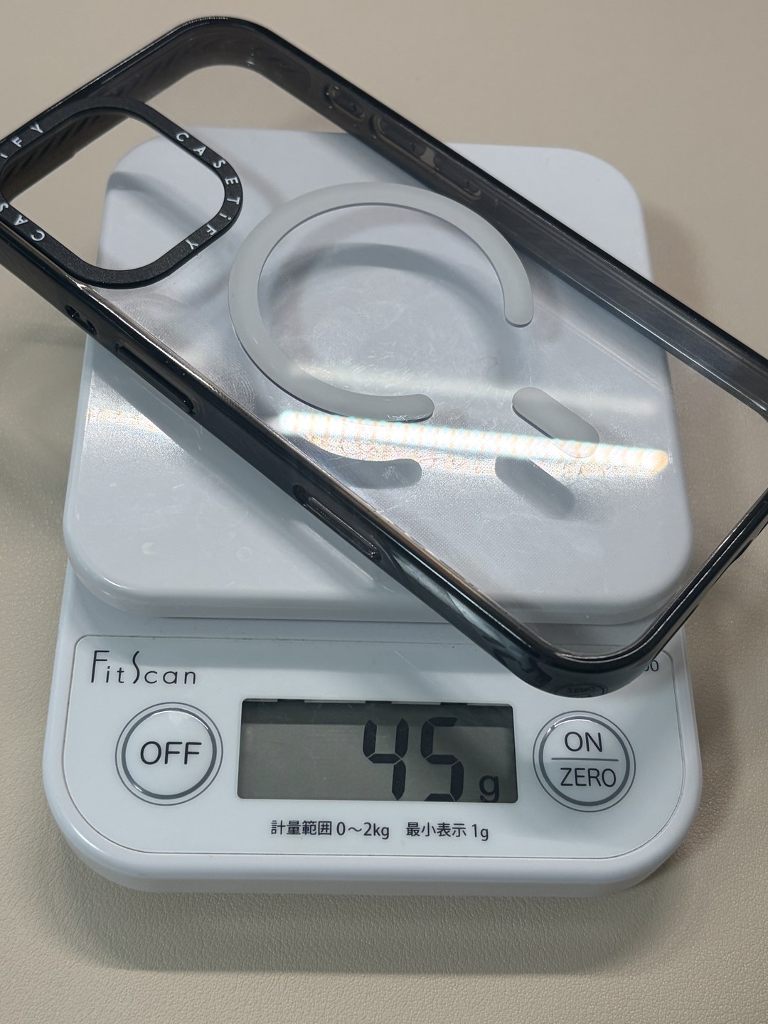 CASETiFY インパクトケース(iPhone 17用)をキッチンスケールで計量、45g