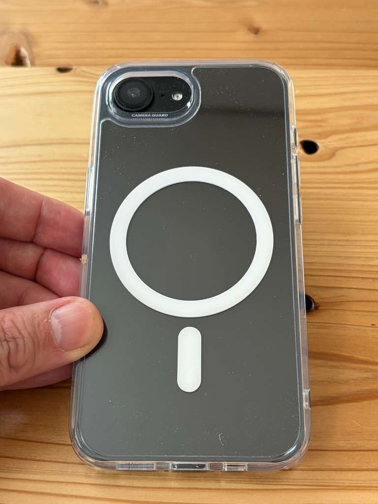 ESRのiPhone17e対応クリアケースの背面デザイン