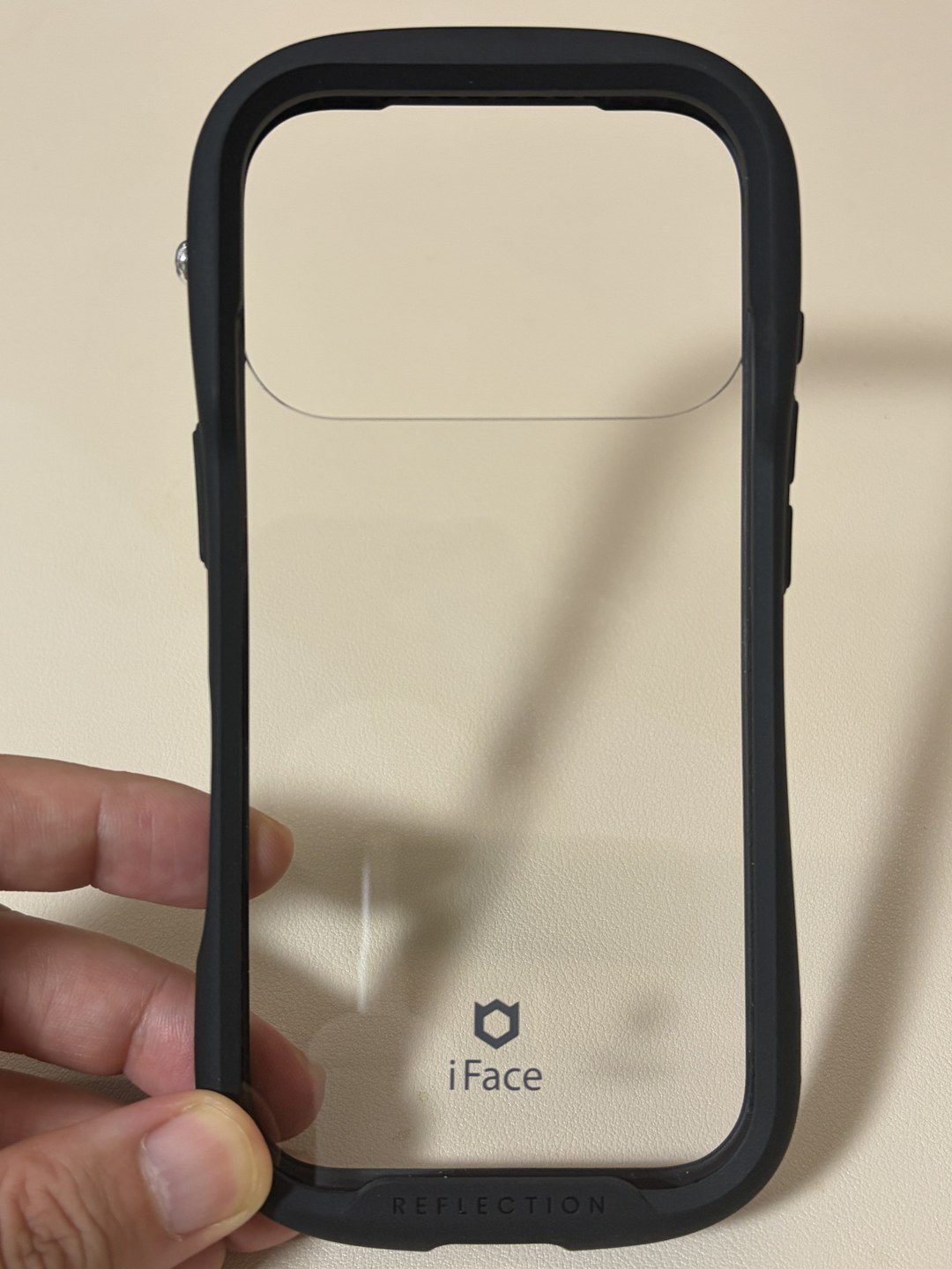 iFace Reflection ブラック(iPhone 18 Pro/17 Pro用・MagSafe非対応)単体。背面は強化ガラスのクリア、縁はTPU