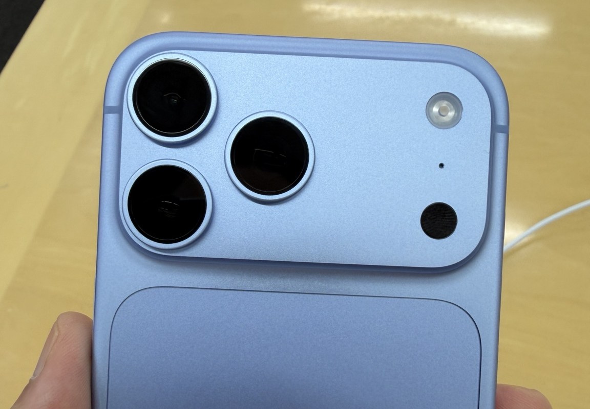 iPhone 18 Pro背面カメラユニットの実機写真