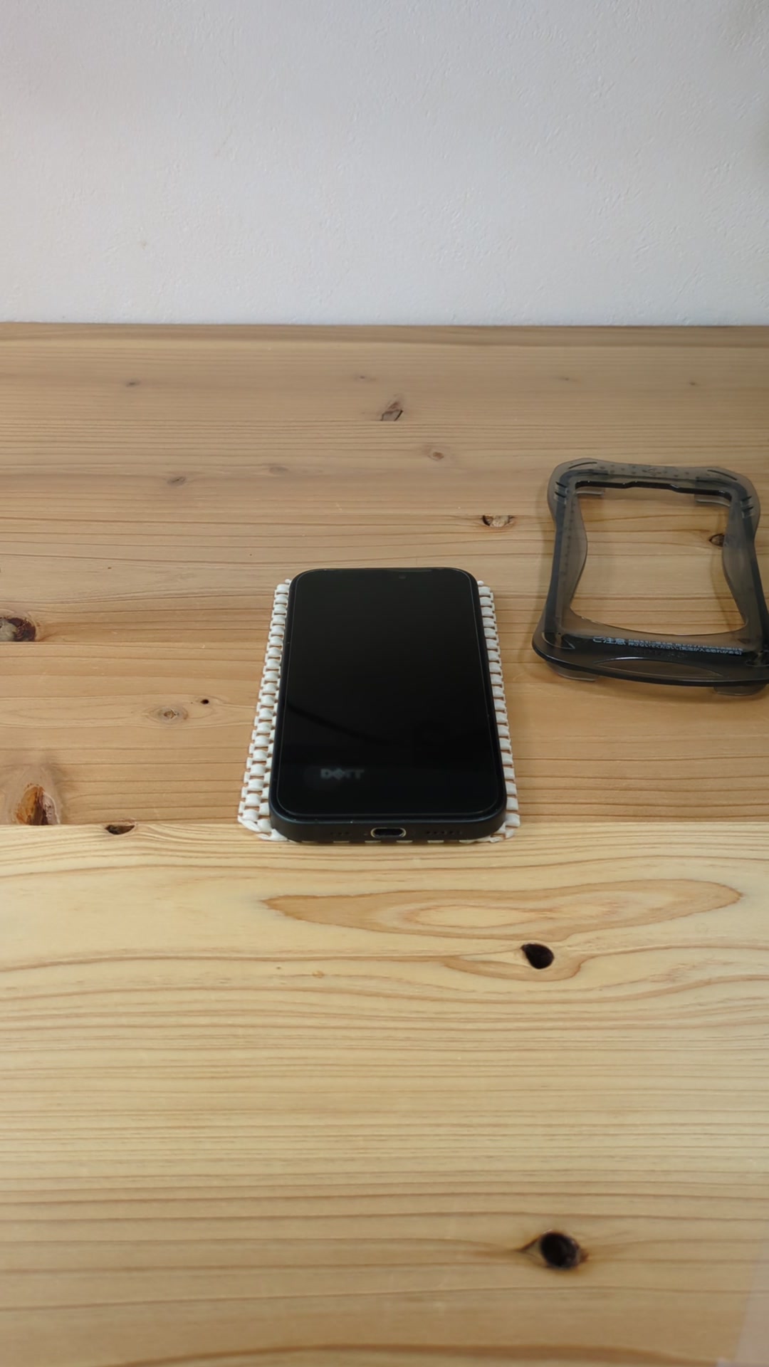 NIMASOのiPhone15用ガラスフィルム実機検証: 貼り付け後の仕上がり