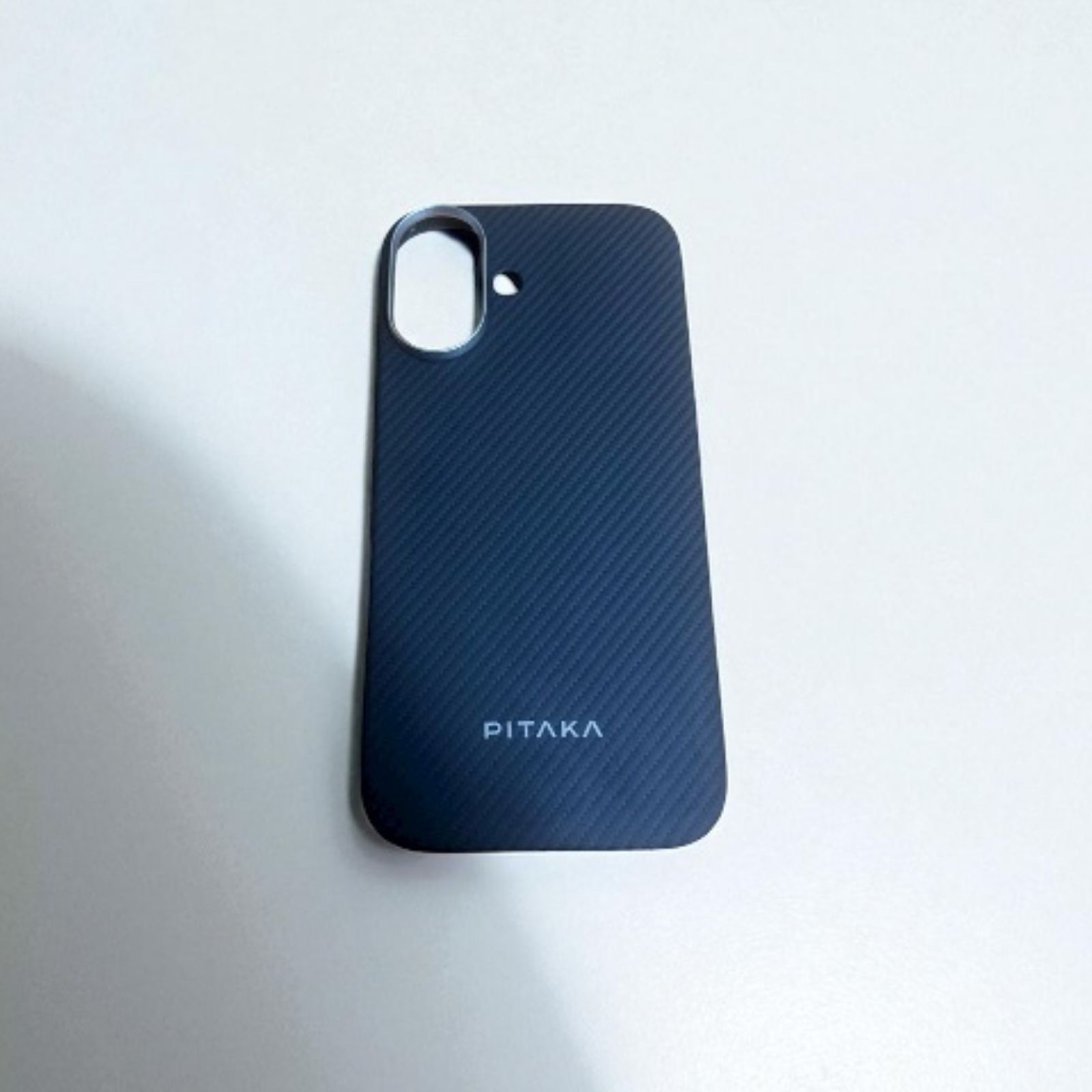 PITAKA Ultra-Slim Case(iPhone17)の実物写真