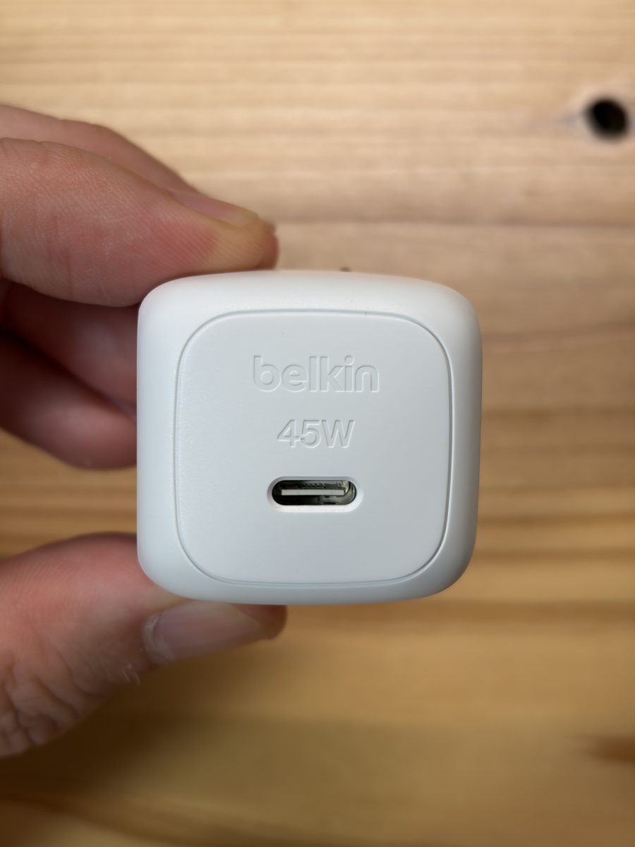 Belkin 45W充電器の正面写真