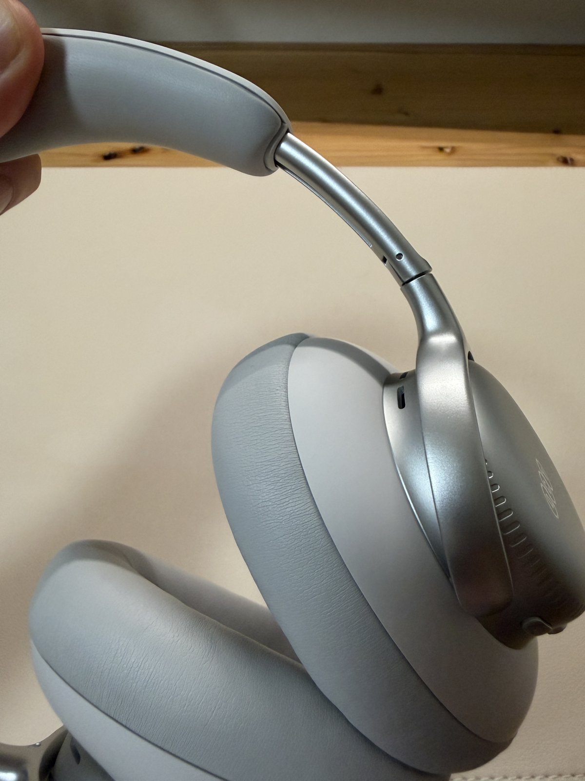 QCY H6 Ultra のハウジング回転構造
