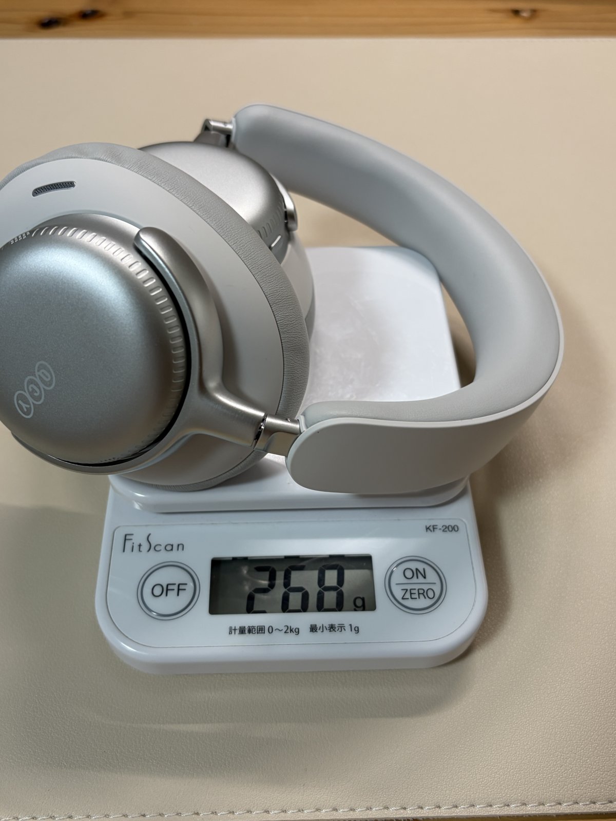 QCY H6 Ultra をキッチンスケールで実測 268g