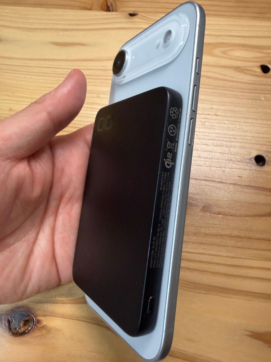 iPhone AirにCIO SMARTCOBY Slim 5Kを装着した背面写真