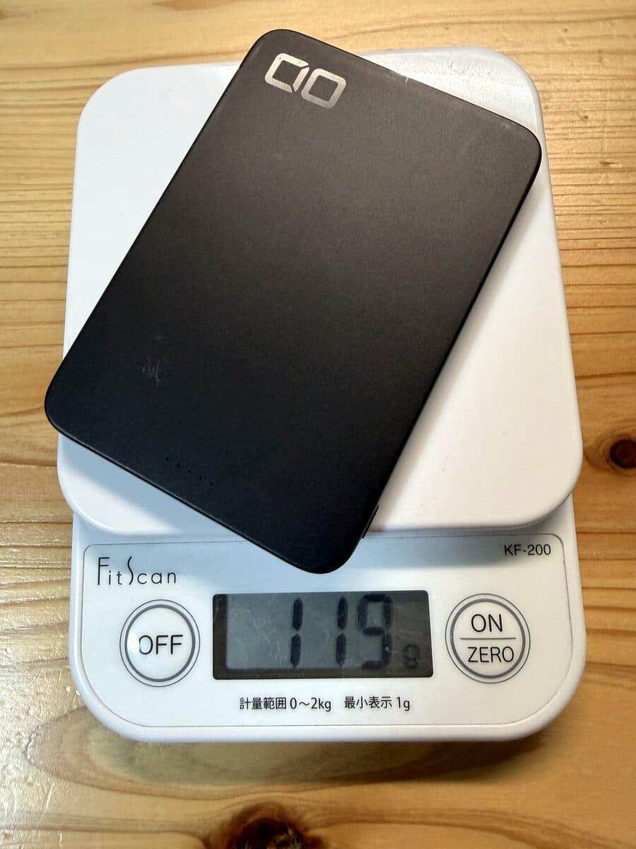 CIO SMARTCOBY Slim 5Kの重さ119gを測った写真