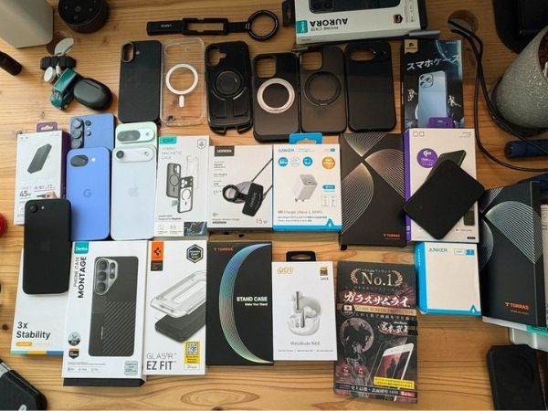 ケース・充電器・フィルムなど、レビュー用に購入したアクセサリーの一部