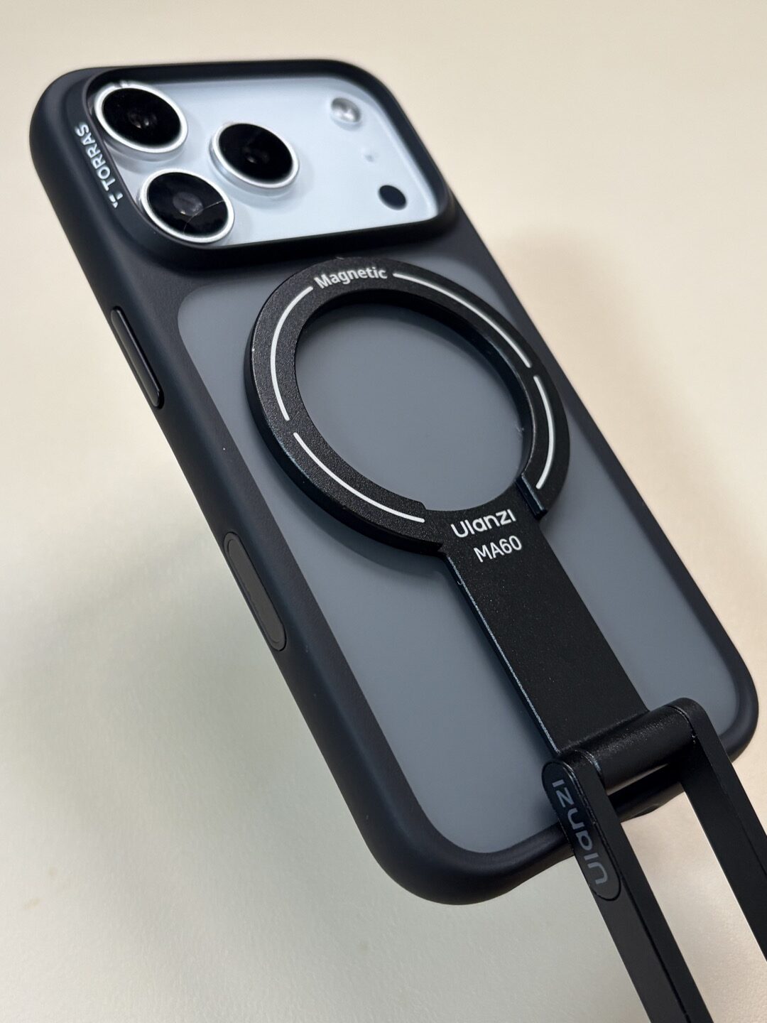 TORRAS Guardian-MagにUlanzi MA60マグネットリングを吸着させた状態