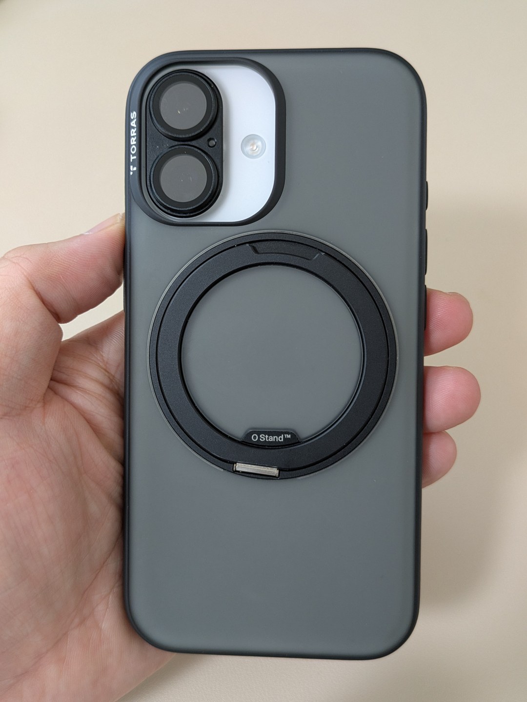 TORRAS Ostand スタンドケース(iPhone 17用・黒・約1年使用)