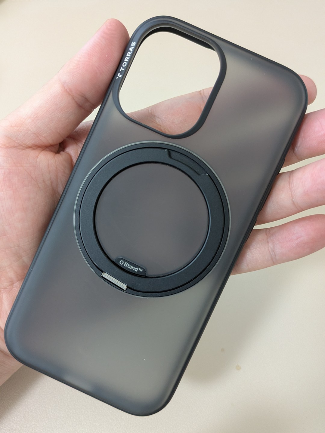 TORRAS Ostand スタンドケース(iPhone 17用・黒・約1年使用)
