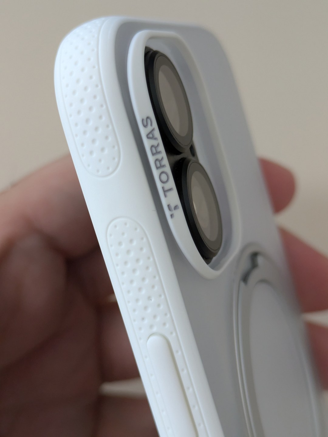 TORRAS Ostand スタンドケース(iPhone 17用・白)