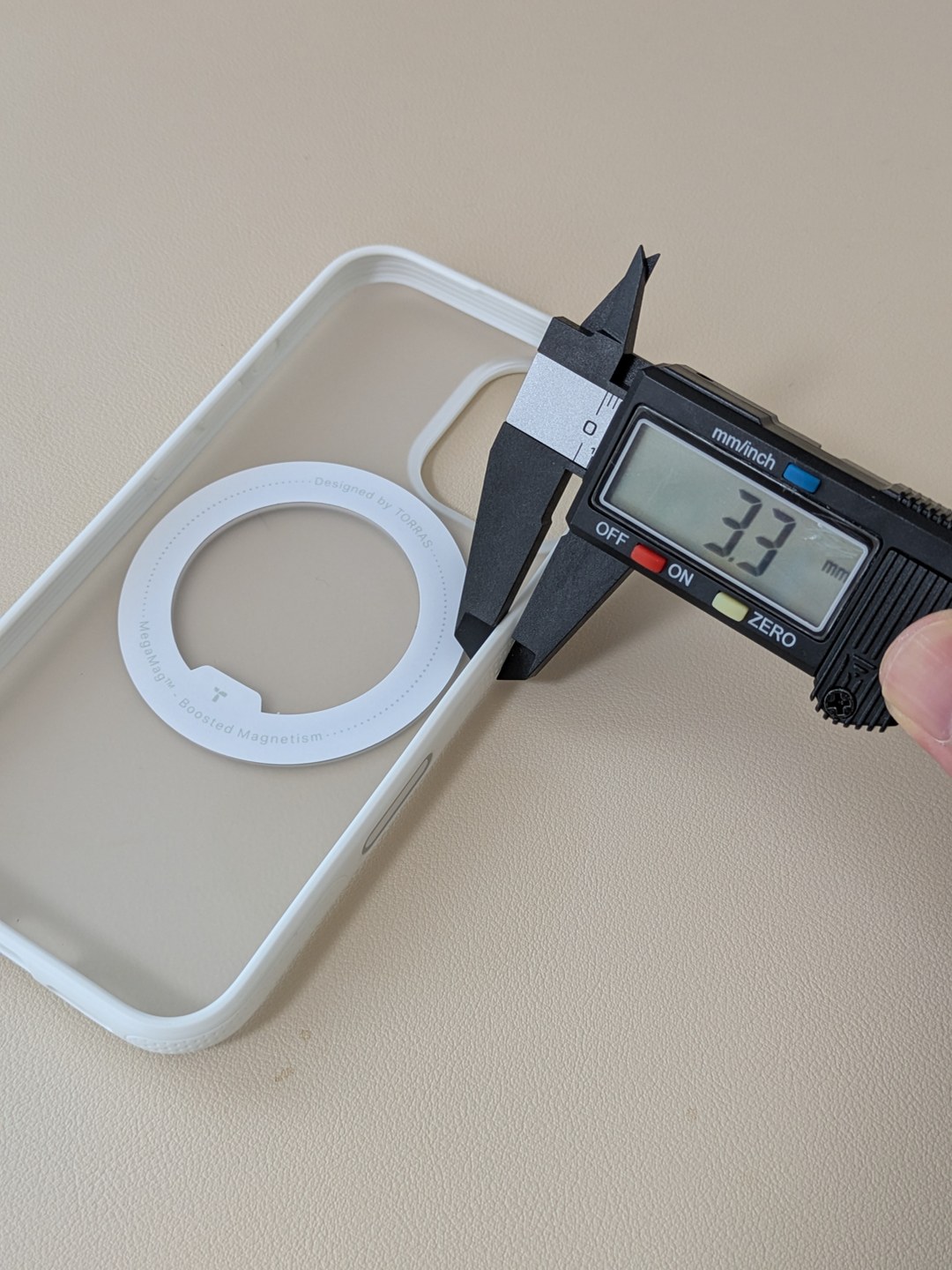 TORRAS Ostand スタンドケース(iPhone 17用・白)