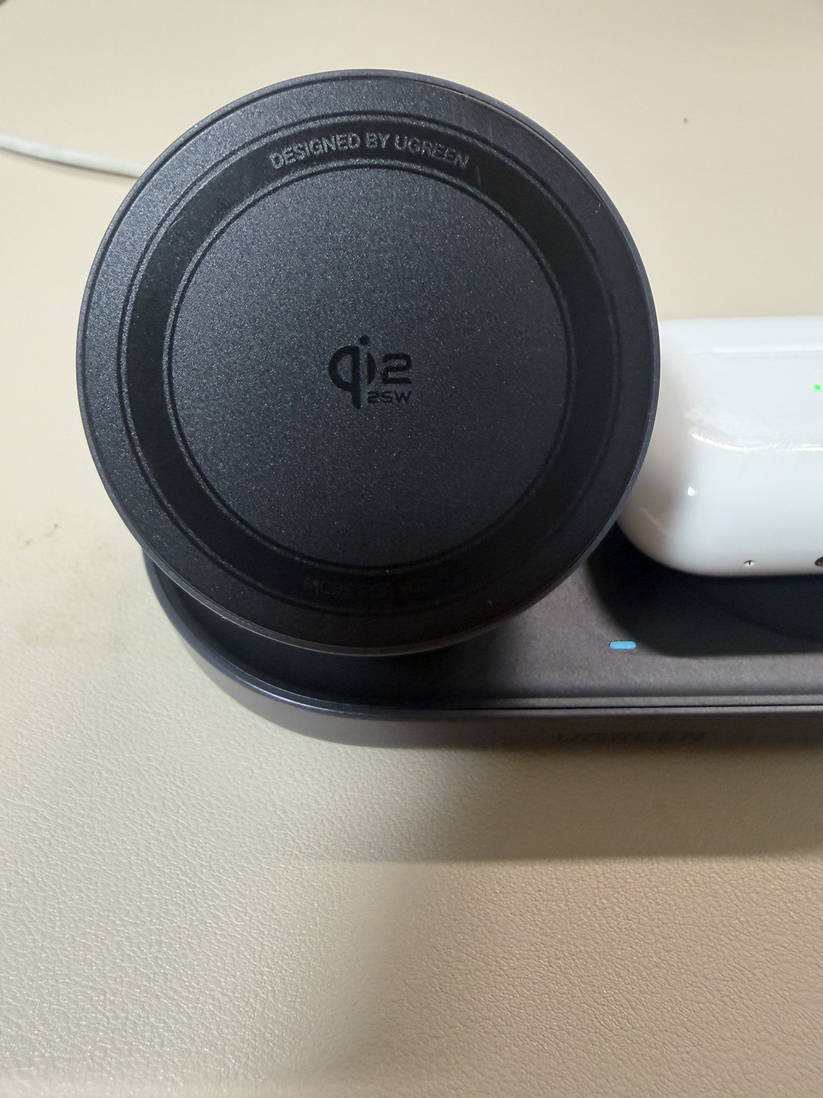 UGREEN Zapix 2in1のQi2 25W表記とイヤホン充電部