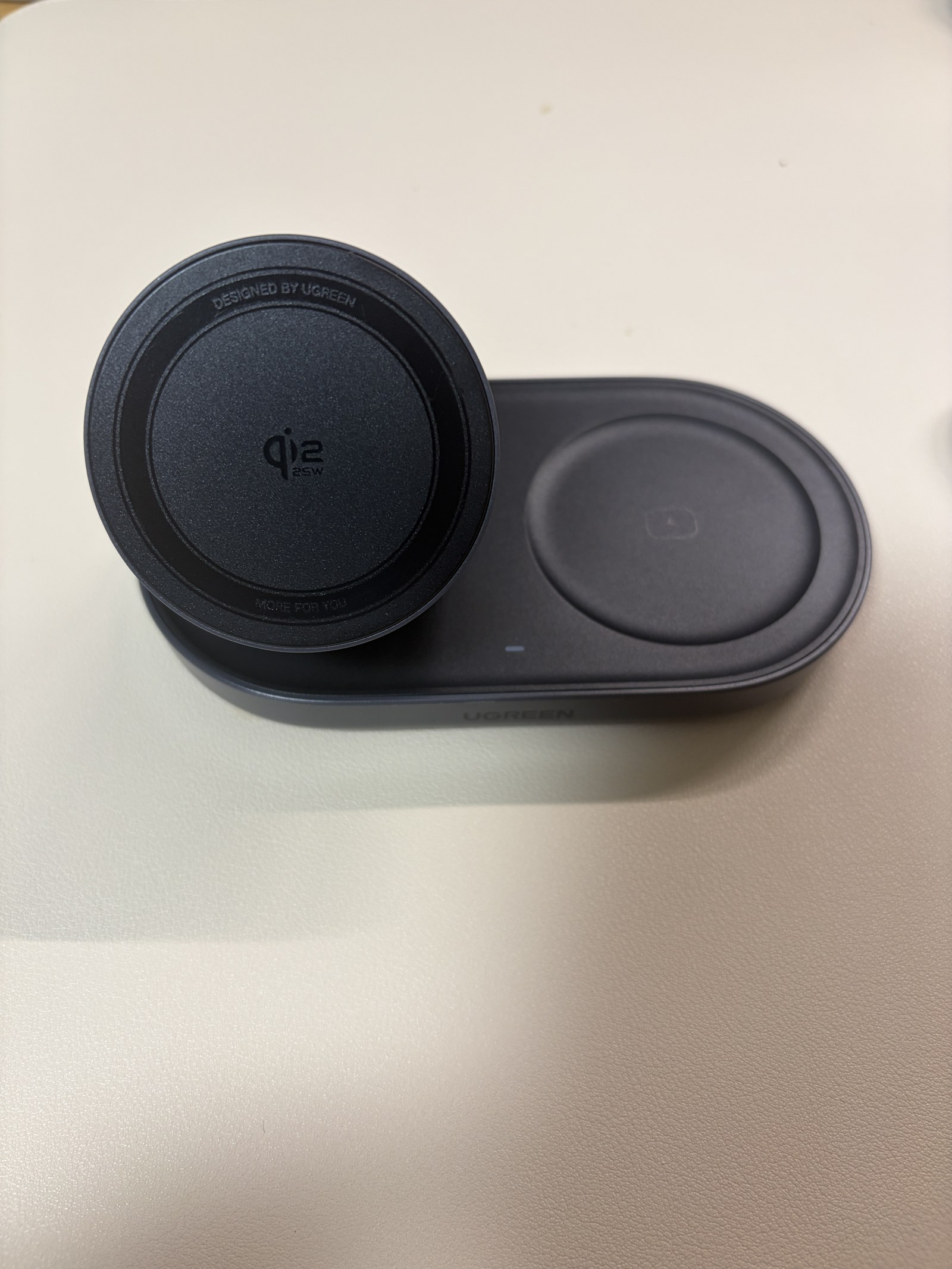UGREEN Zapix 2in1ワイヤレス充電スタンド全体